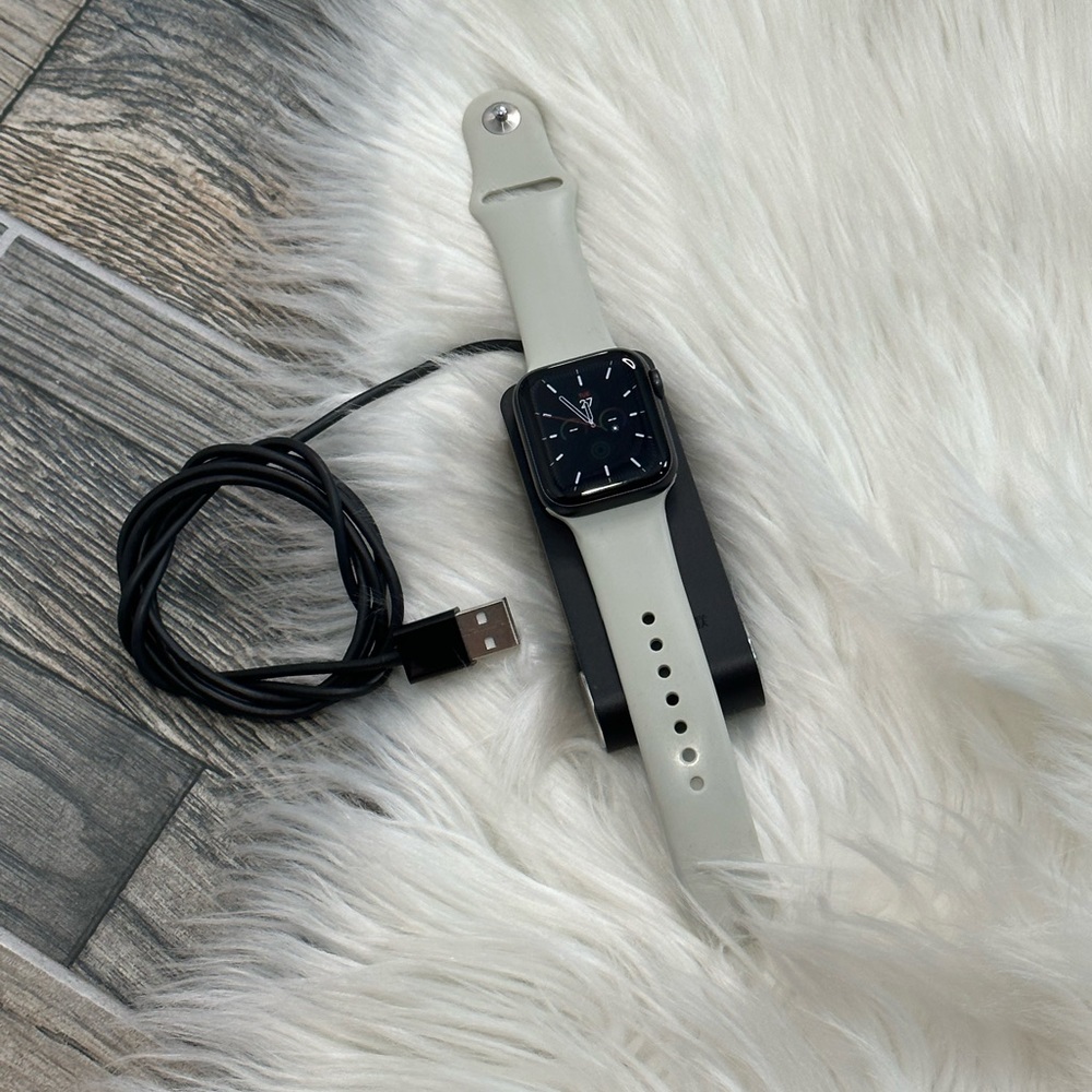 Portable Magnetic Charging Stand for Apple Watch